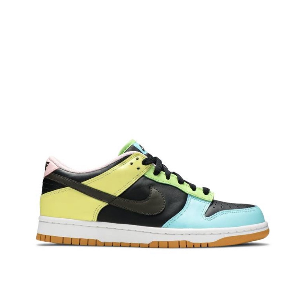 Dunk low sneaker